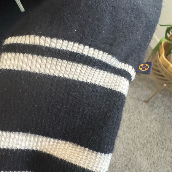 🚨Price reduced to sell🚨Cashmere blend, authentic Louis Vuitton hoodie - Picture 5 of 10